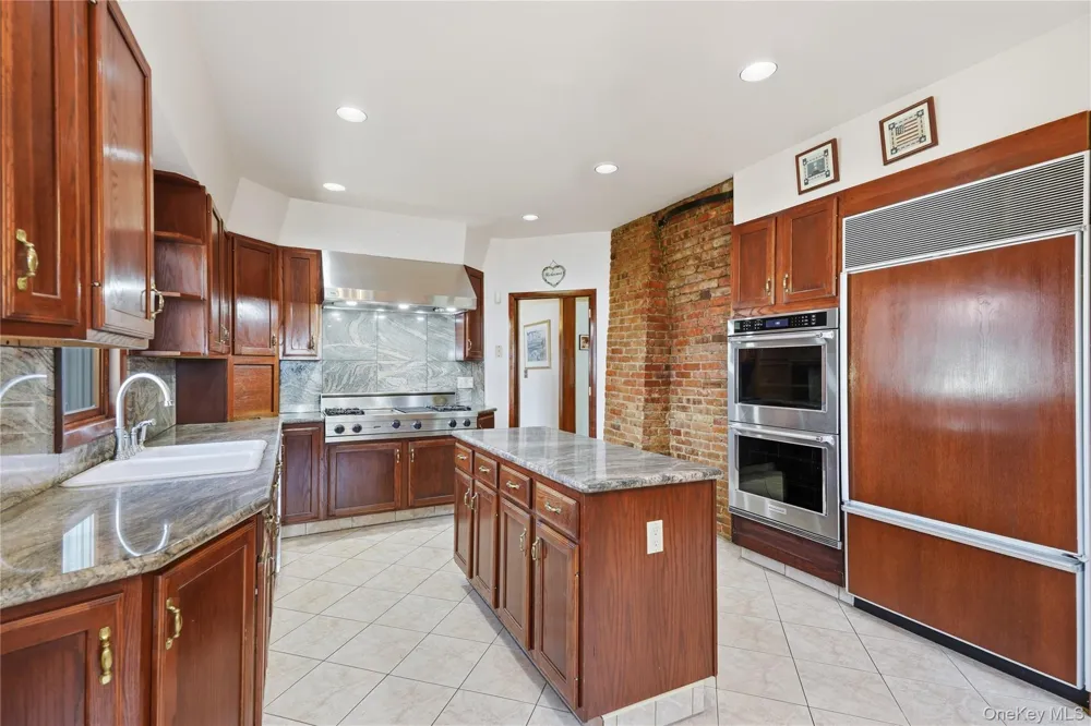 5 Woodland Place White Plains, NY 10606