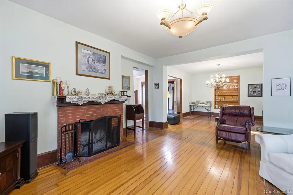 5 Woodland Place White Plains, NY 10606