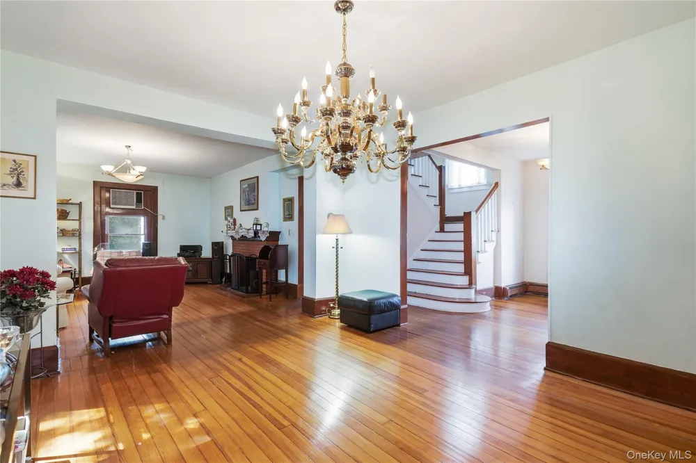 5 Woodland Place White Plains, NY 10606