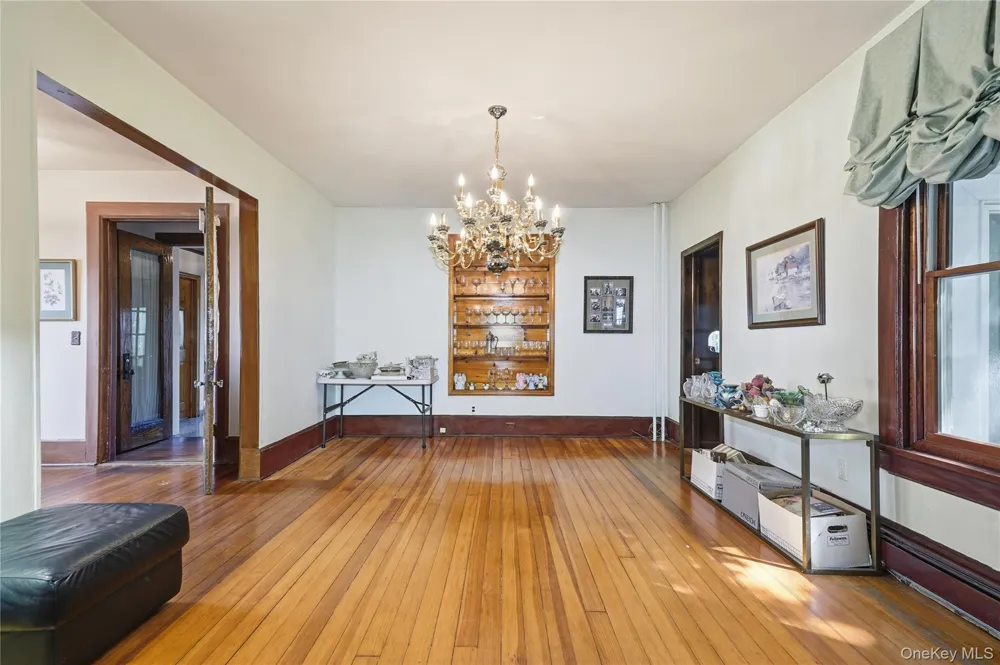 5 Woodland Place White Plains, NY 10606