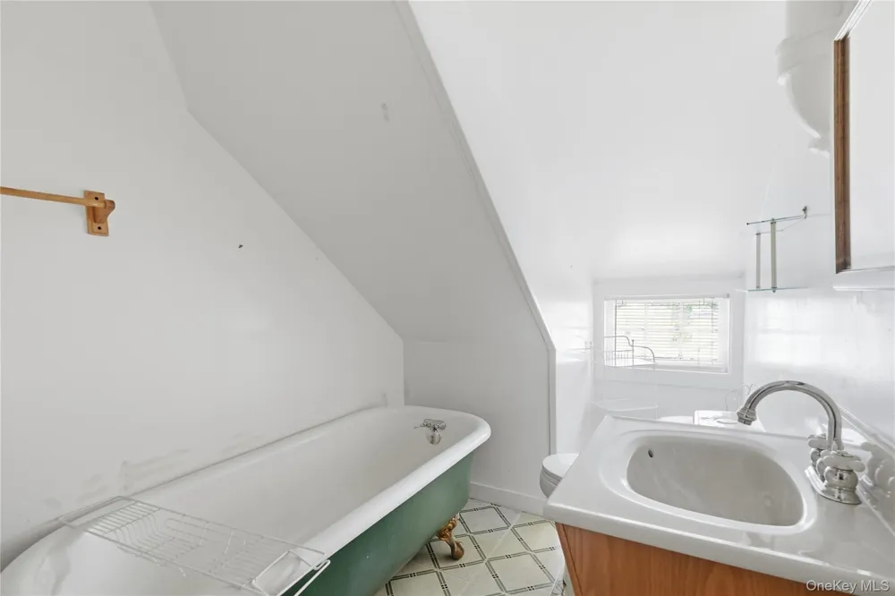 5 Woodland Place White Plains, NY 10606