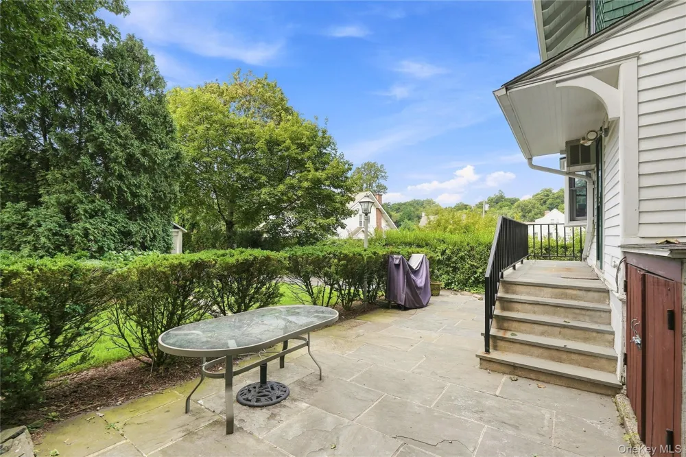 5 Woodland Place White Plains, NY 10606