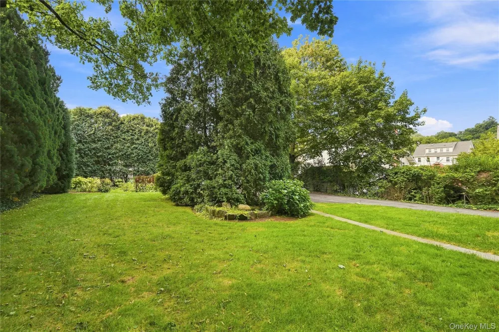 5 Woodland Place White Plains, NY 10606