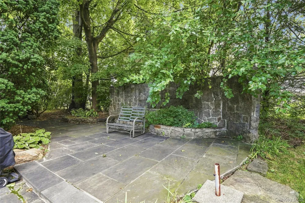 5 Woodland Place White Plains, NY 10606