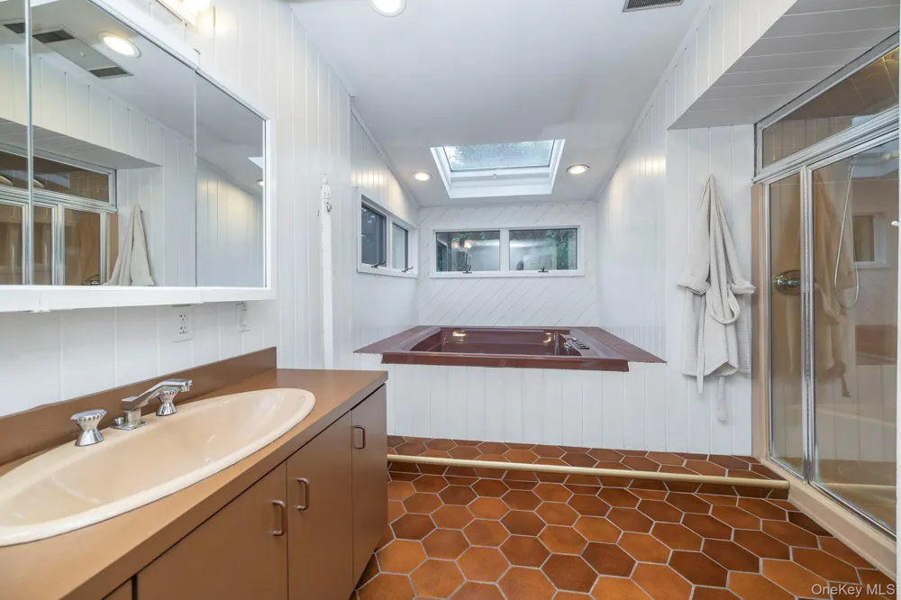 3186 William Street Wantagh, NY 11793