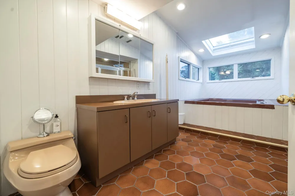 3186 William Street Wantagh, NY 11793