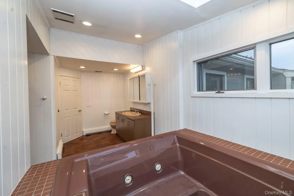 3186 William Street Wantagh, NY 11793