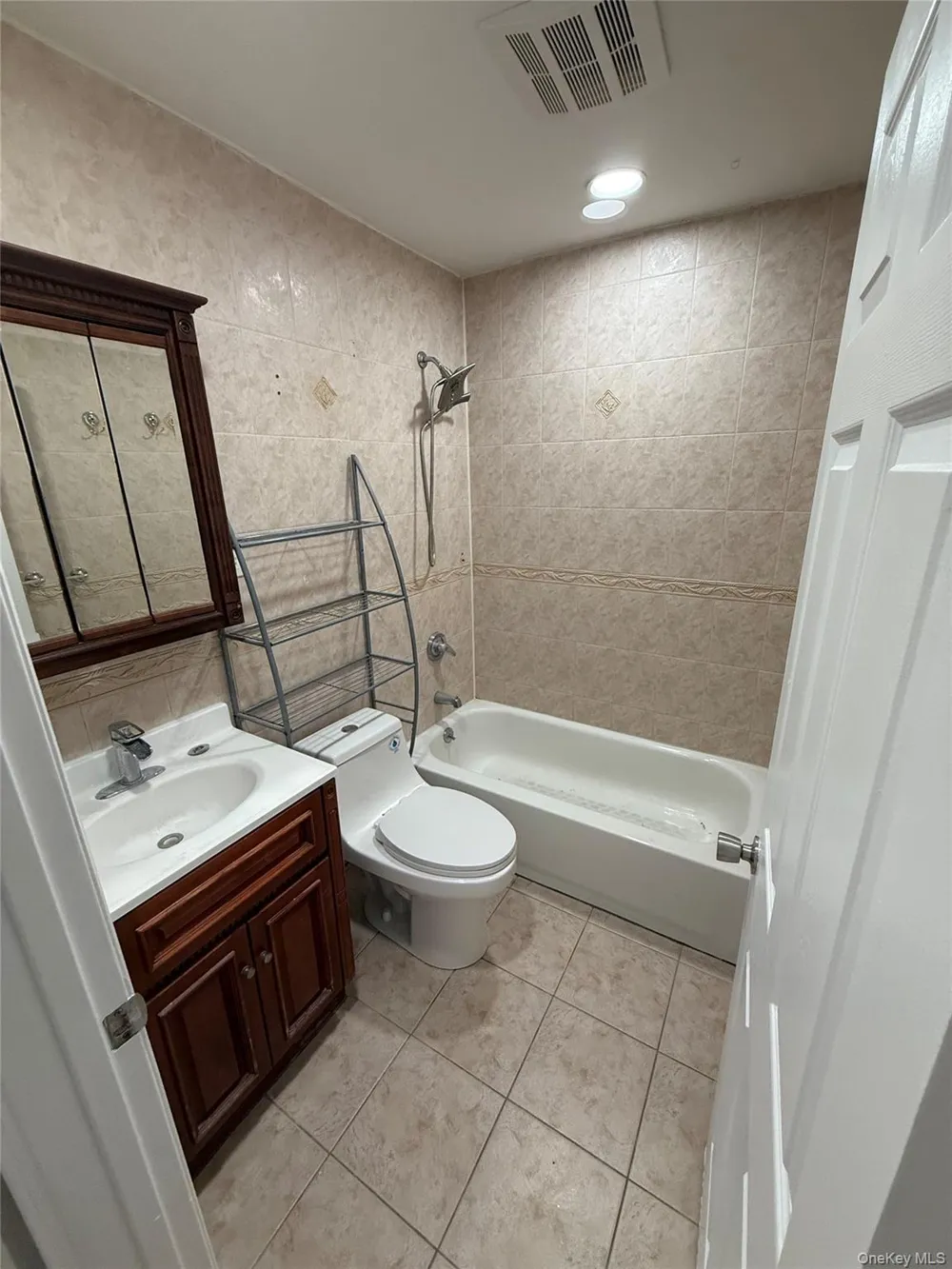 762 E 234th Street #3 Bronx, NY 10466