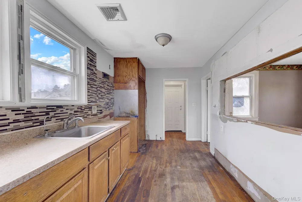 104 E Pennywood Avenue Roosevelt, NY 11575