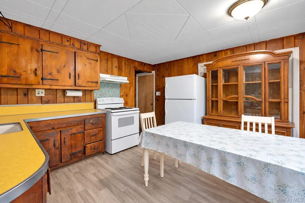 45 Peconic Road Hampton Bays, NY 11946