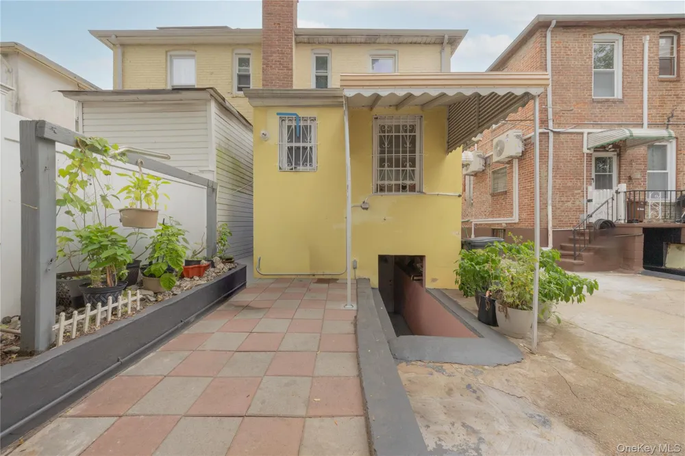 3214 Fenton Avenue Bronx, NY 10469