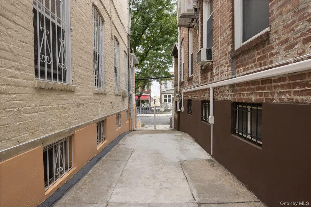 3214 Fenton Avenue Bronx, NY 10469
