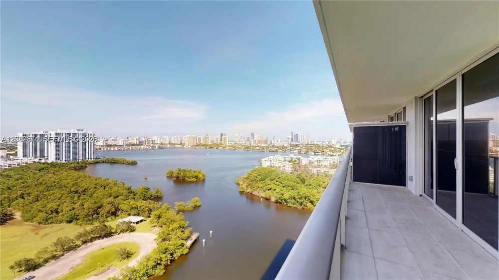 16385 Biscayne Blvd #2104 North Miami Beach, FL 33160