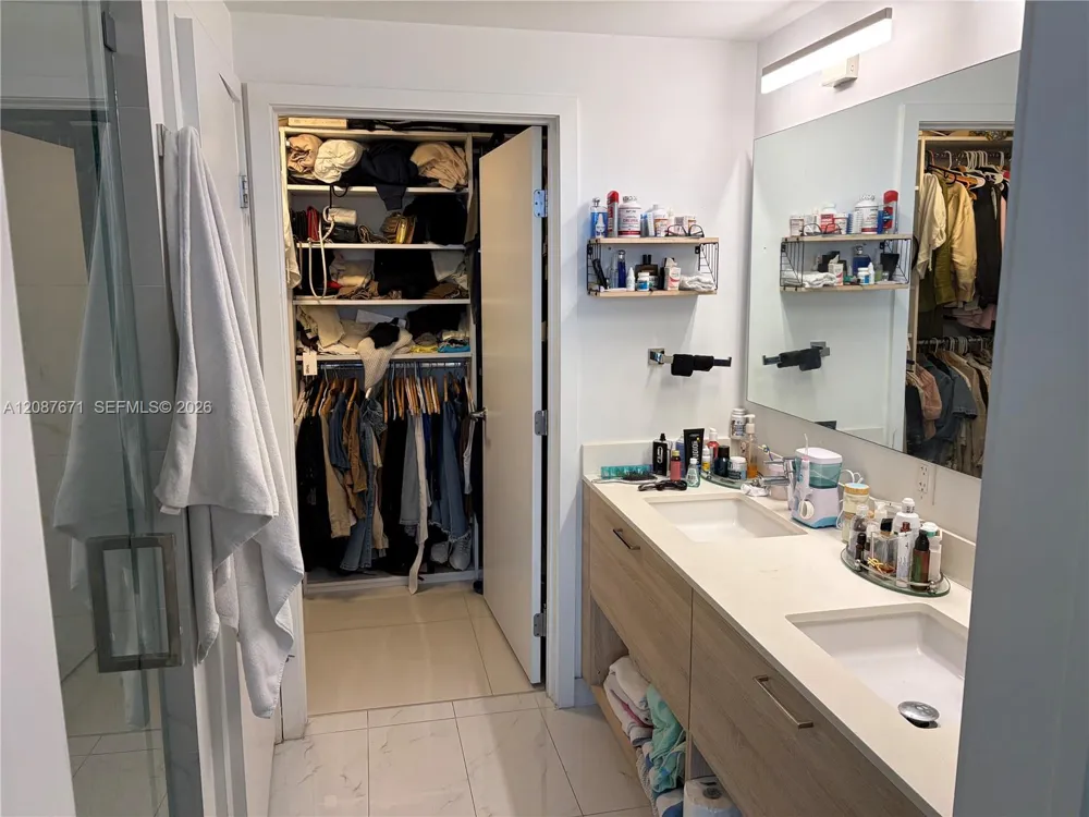 16385 Biscayne Blvd #2104 North Miami Beach, FL 33160