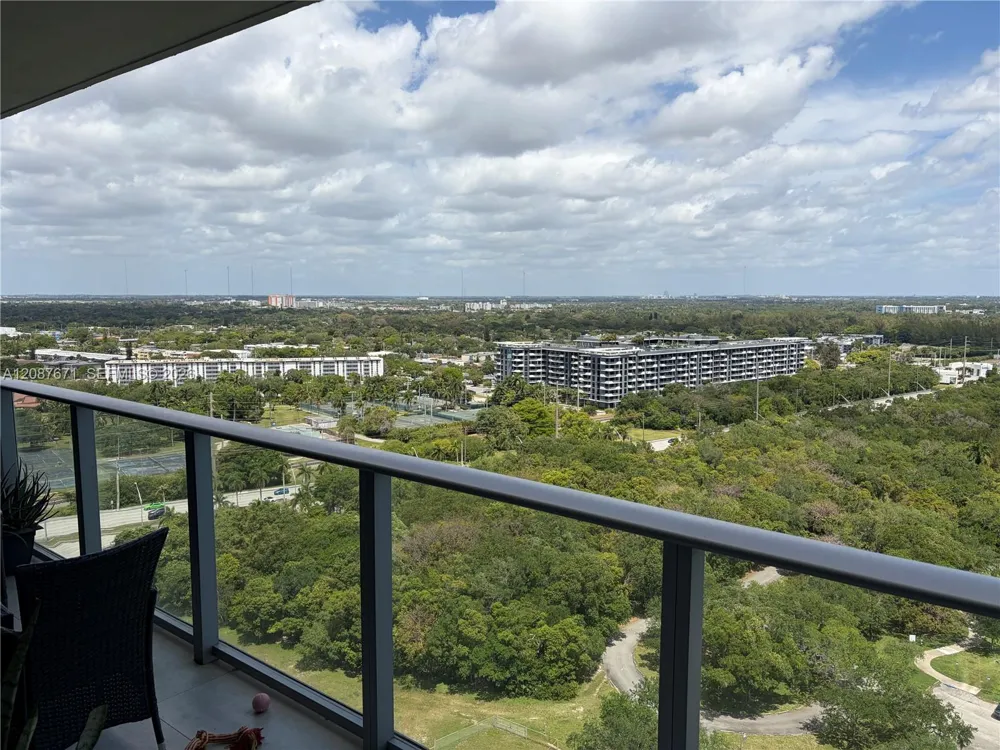 16385 Biscayne Blvd #2104 North Miami Beach, FL 33160