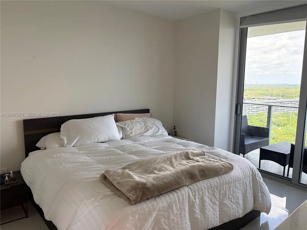 16385 Biscayne Blvd #2104 North Miami Beach, FL 33160
