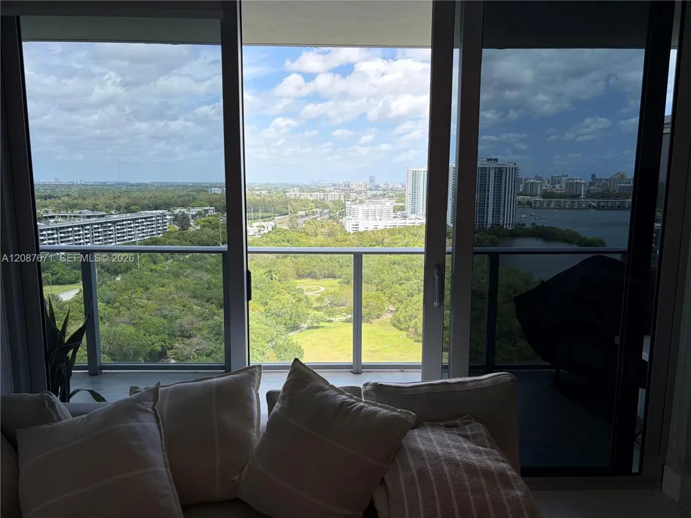 16385 Biscayne Blvd #2104 North Miami Beach, FL 33160