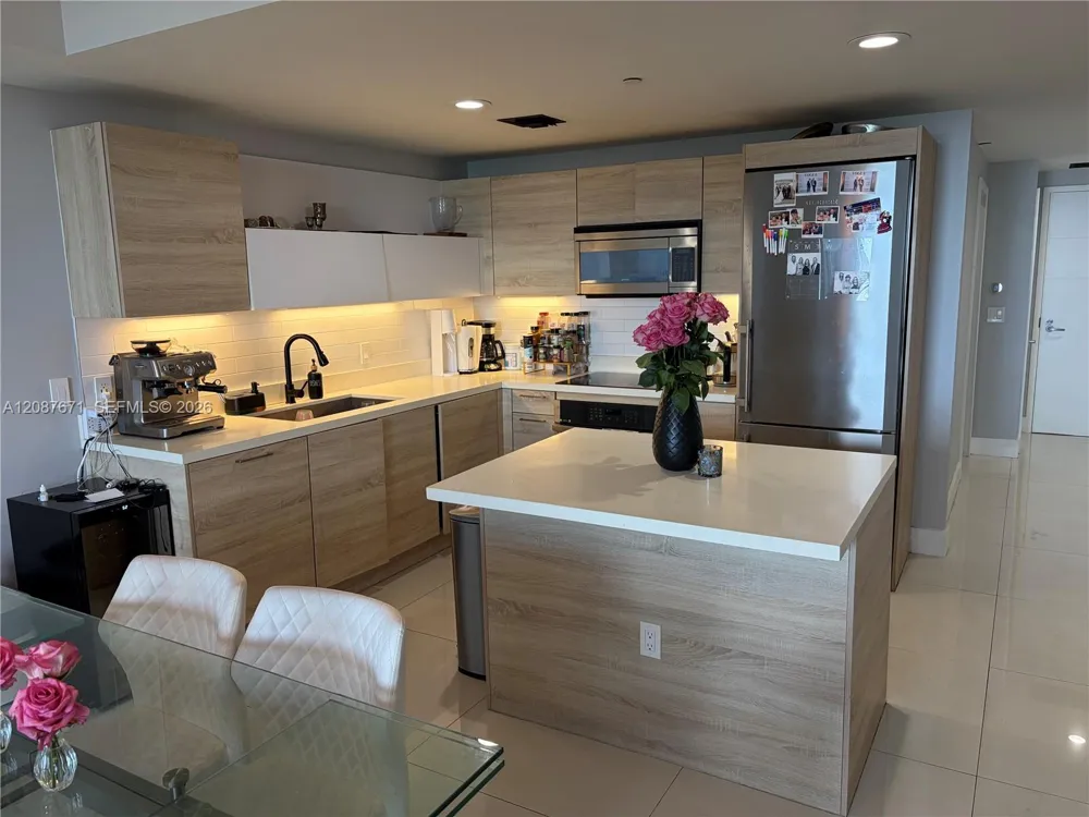 16385 Biscayne Blvd #2104 North Miami Beach, FL 33160