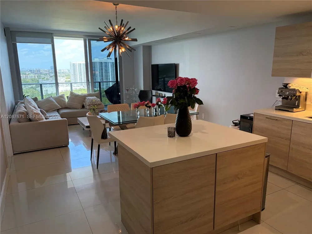 16385 Biscayne Blvd #2104 North Miami Beach, FL 33160