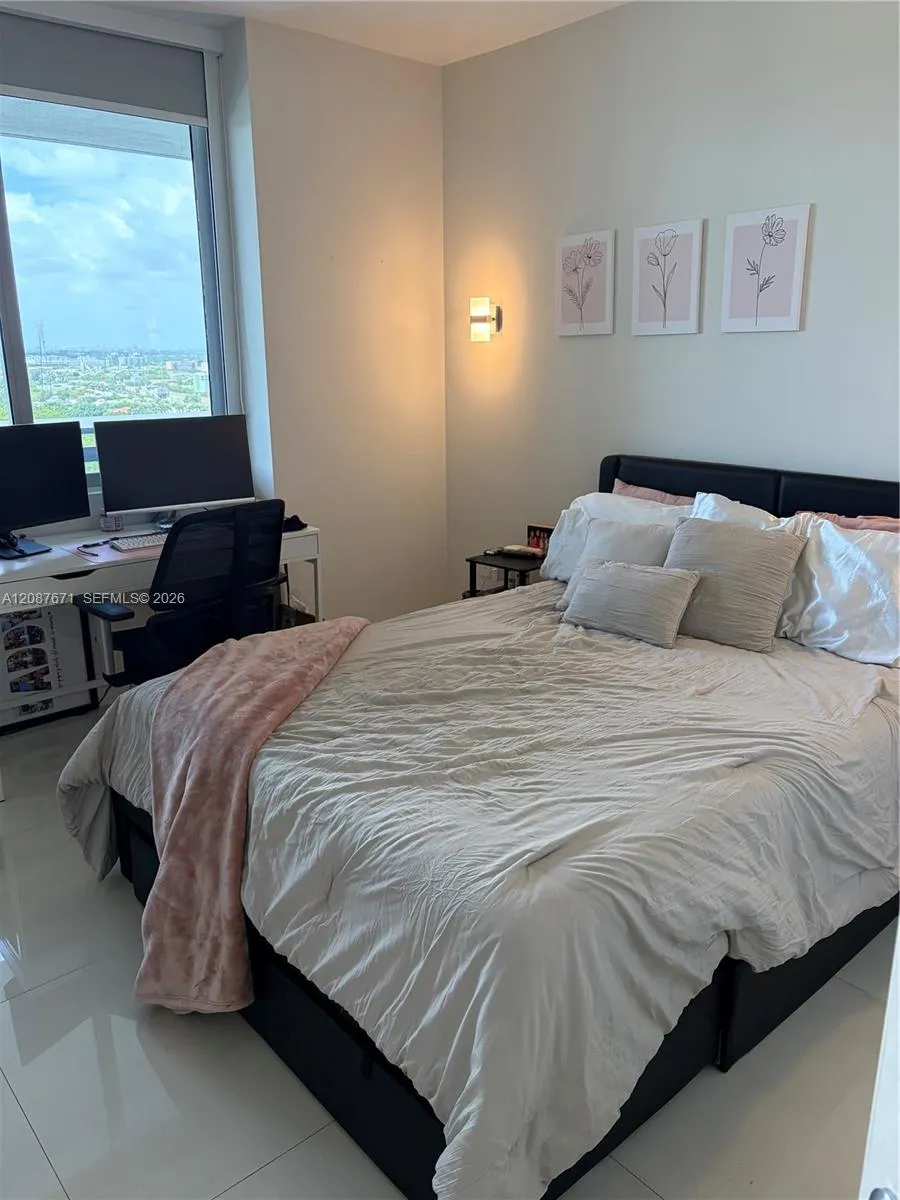 16385 Biscayne Blvd #2104 North Miami Beach, FL 33160