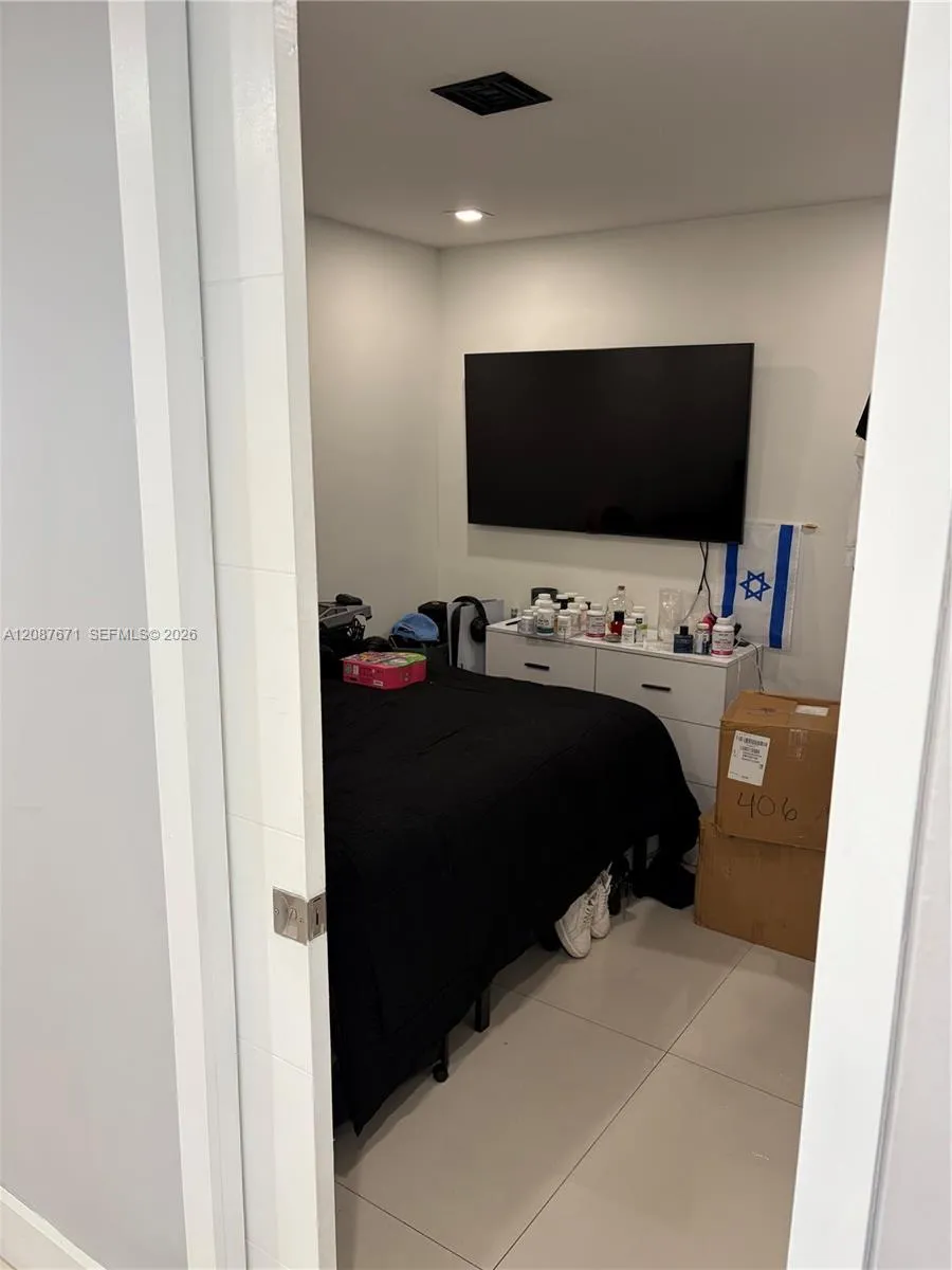 16385 Biscayne Blvd #2104 North Miami Beach, FL 33160