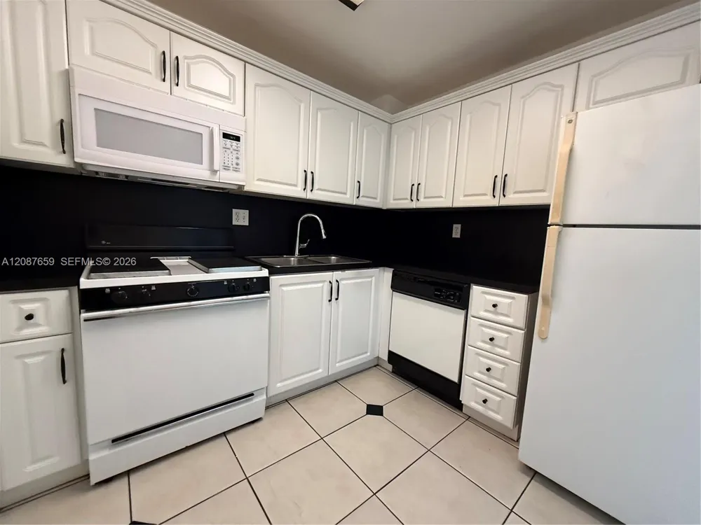 13120 SW 92nd Ave #B-520 Miami, FL 33176