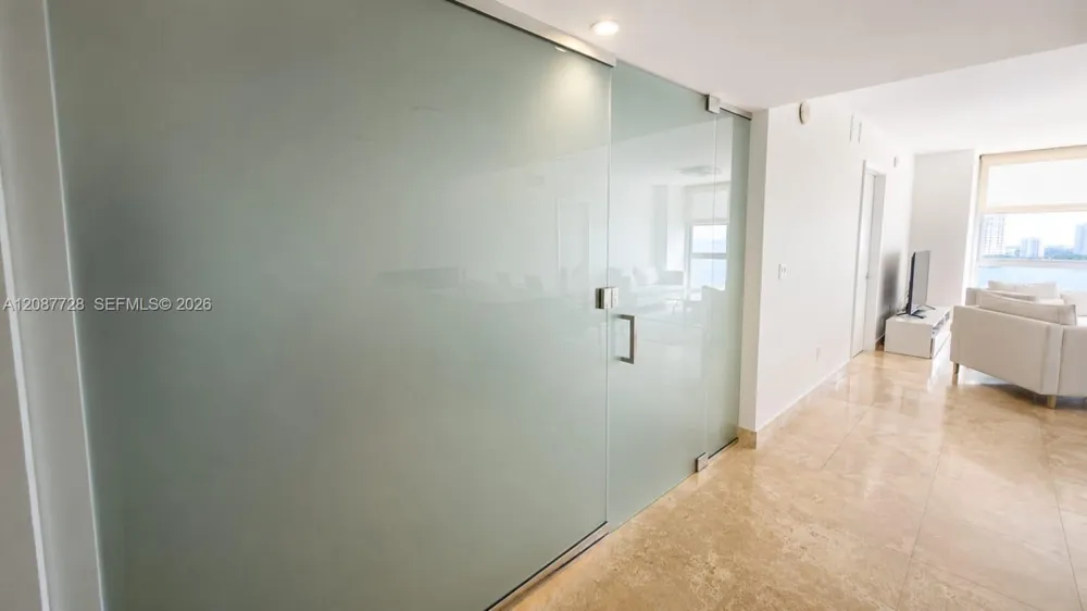 50 Biscayne Blvd #4106 Miami, FL 33132