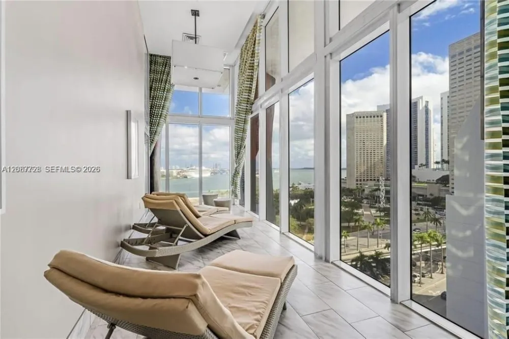 50 Biscayne Blvd #4106 Miami, FL 33132