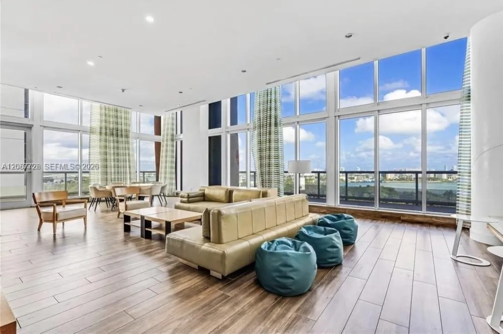 50 Biscayne Blvd #4106 Miami, FL 33132