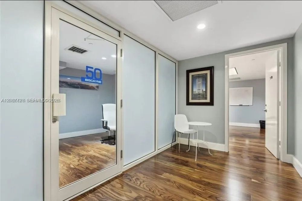 50 Biscayne Blvd #4106 Miami, FL 33132