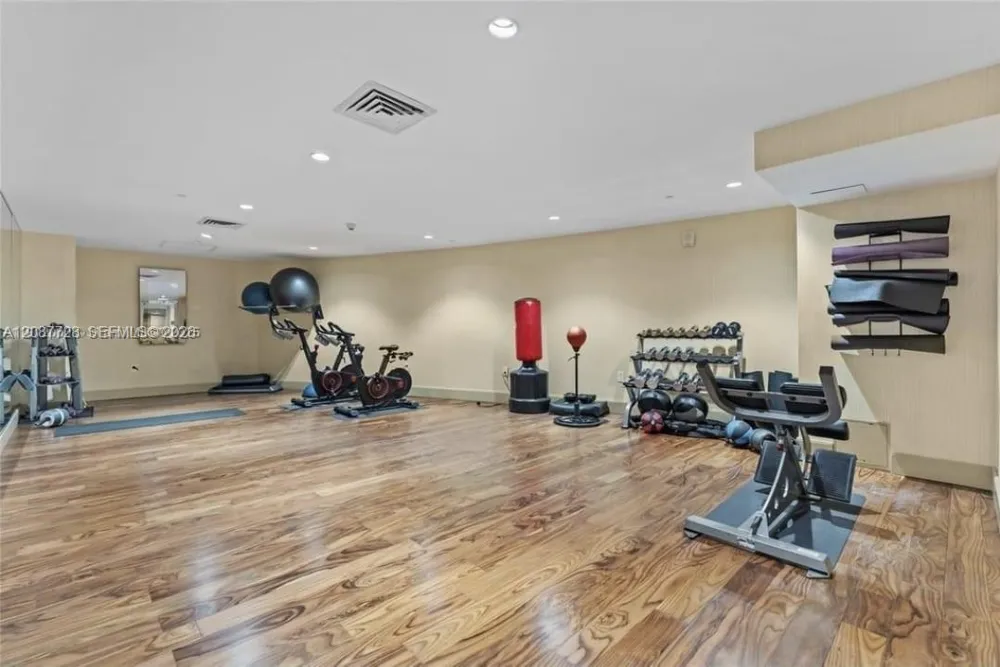 50 Biscayne Blvd #4106 Miami, FL 33132