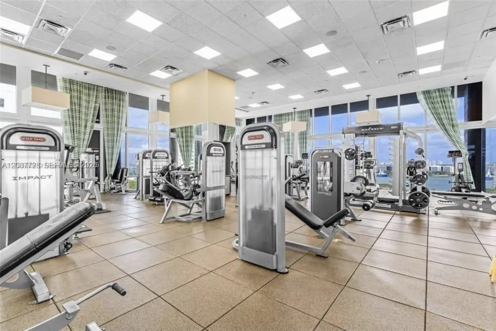 50 Biscayne Blvd #4106 Miami, FL 33132