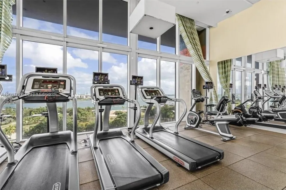 50 Biscayne Blvd #4106 Miami, FL 33132