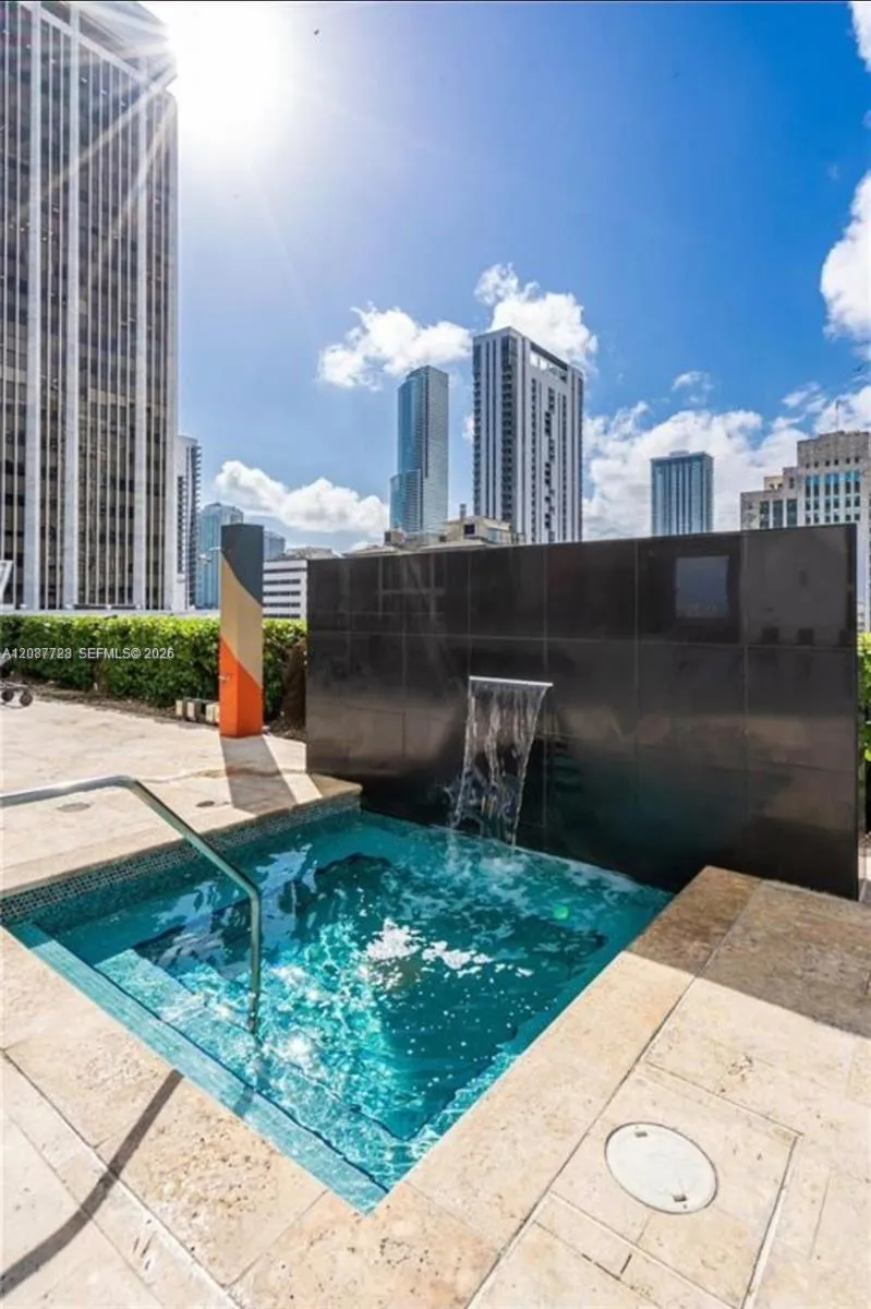50 Biscayne Blvd #4106 Miami, FL 33132
