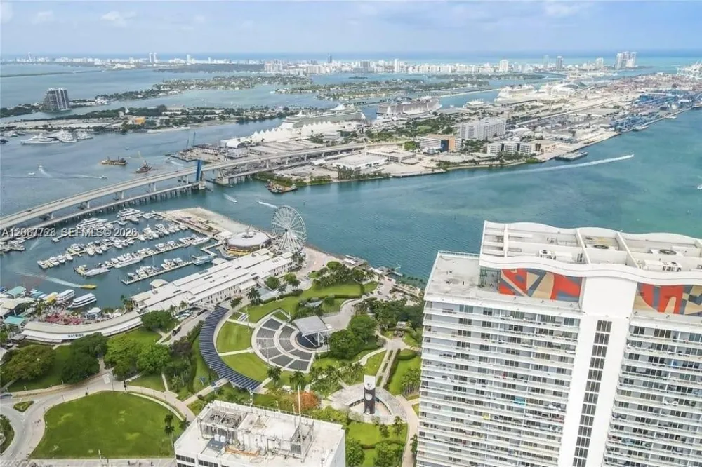 50 Biscayne Blvd #4106 Miami, FL 33132
