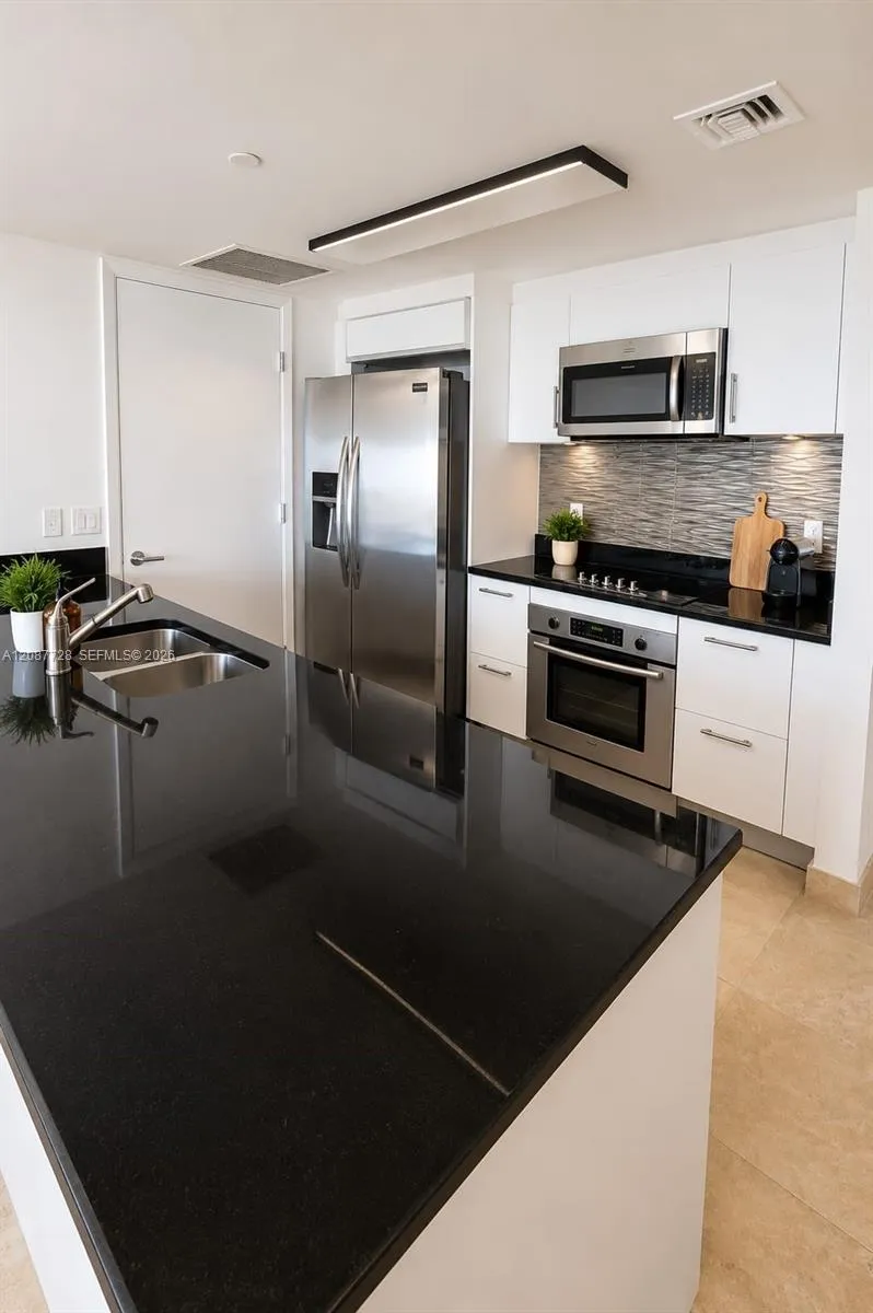 50 Biscayne Blvd #4106 Miami, FL 33132