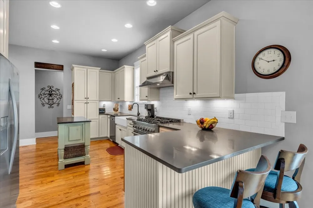 1201 Carters Creek Pike Columbia, TN 38401