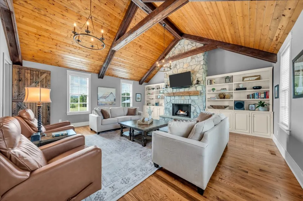 1201 Carters Creek Pike Columbia, TN 38401