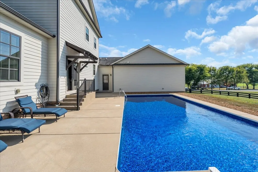 1201 Carters Creek Pike Columbia, TN 38401