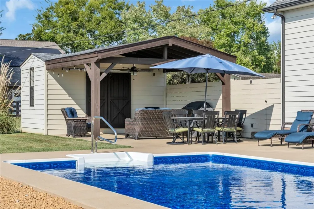 1201 Carters Creek Pike Columbia, TN 38401