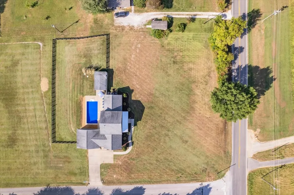 1201 Carters Creek Pike Columbia, TN 38401