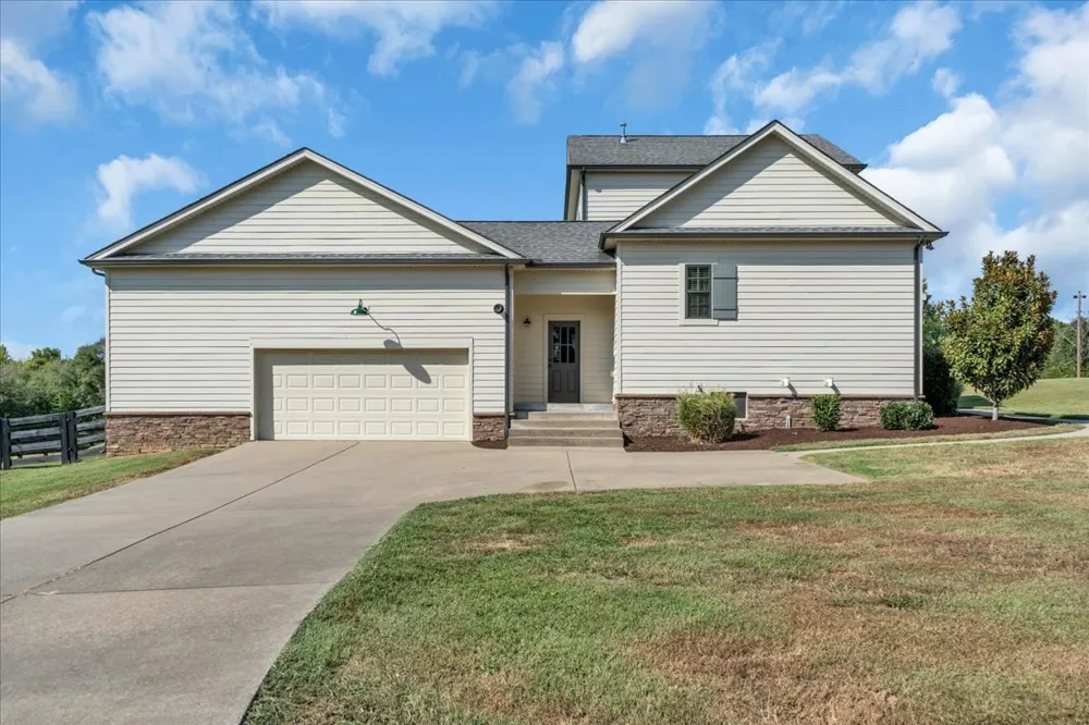 1201 Carters Creek Pike Columbia, TN 38401