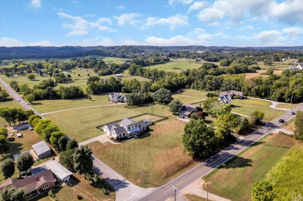1201 Carters Creek Pike Columbia, TN 38401