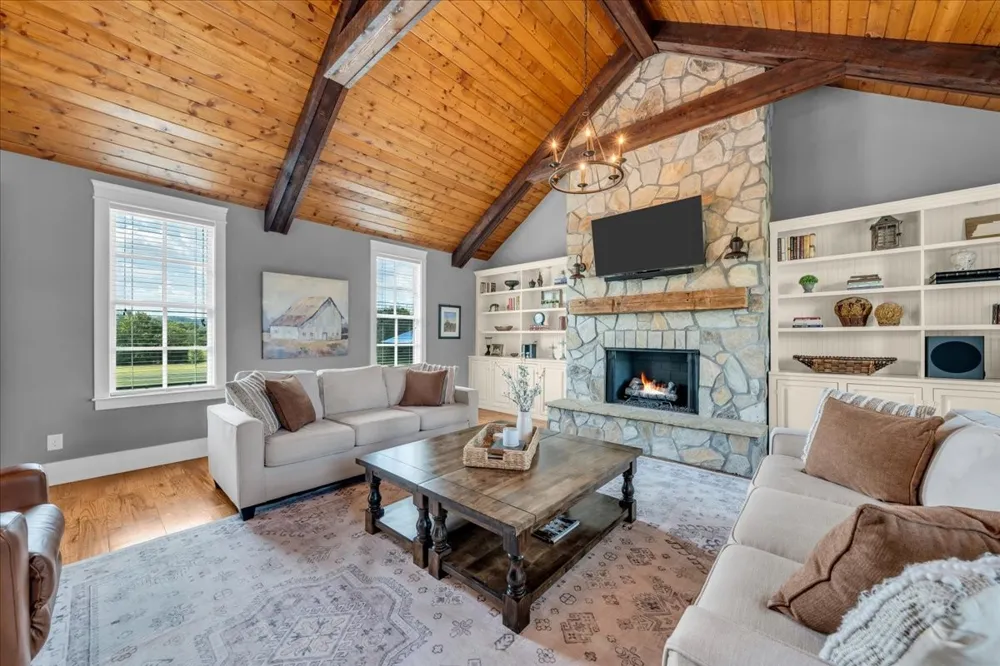 1201 Carters Creek Pike Columbia, TN 38401