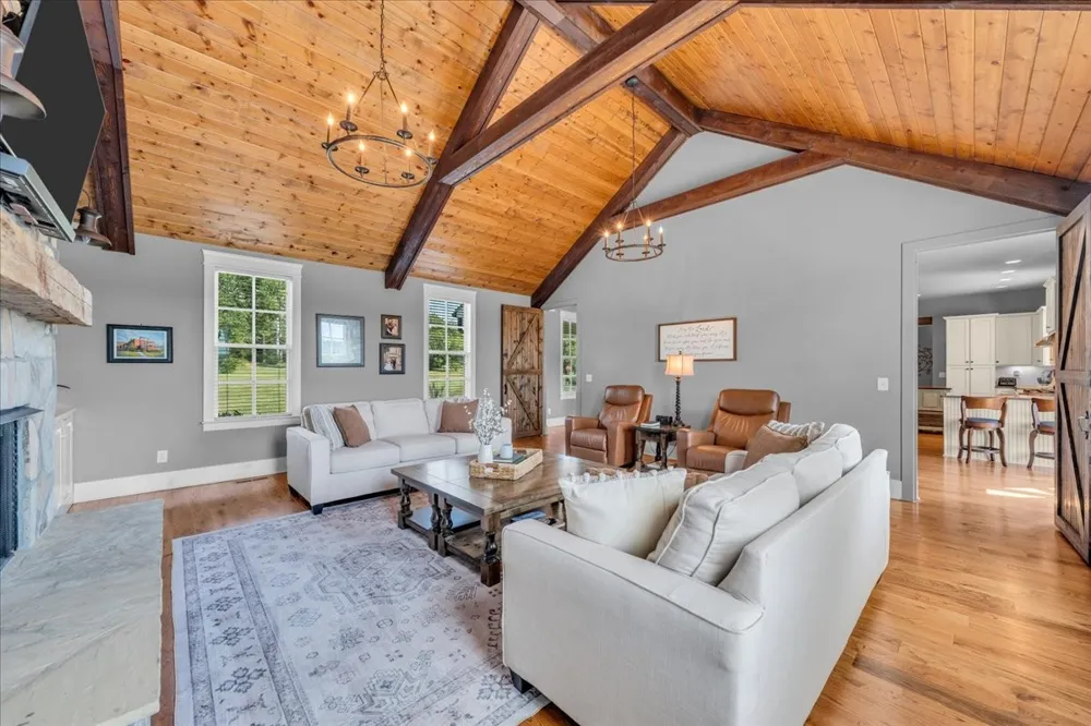 1201 Carters Creek Pike Columbia, TN 38401