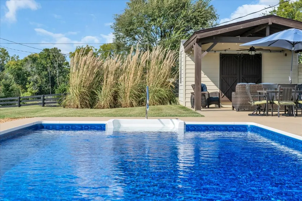 1201 Carters Creek Pike Columbia, TN 38401