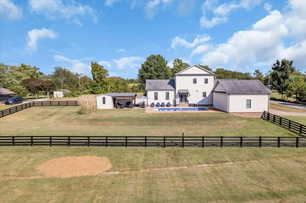 1201 Carters Creek Pike Columbia, TN 38401