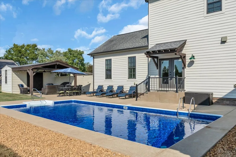 1201 Carters Creek Pike Columbia, TN 38401