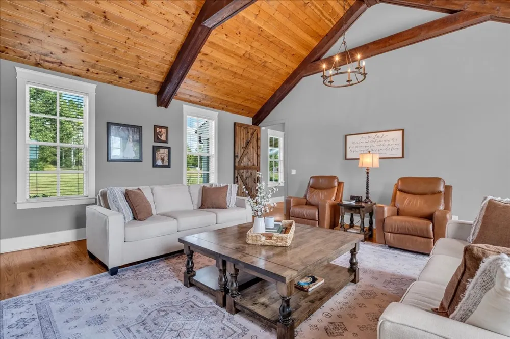 1201 Carters Creek Pike Columbia, TN 38401