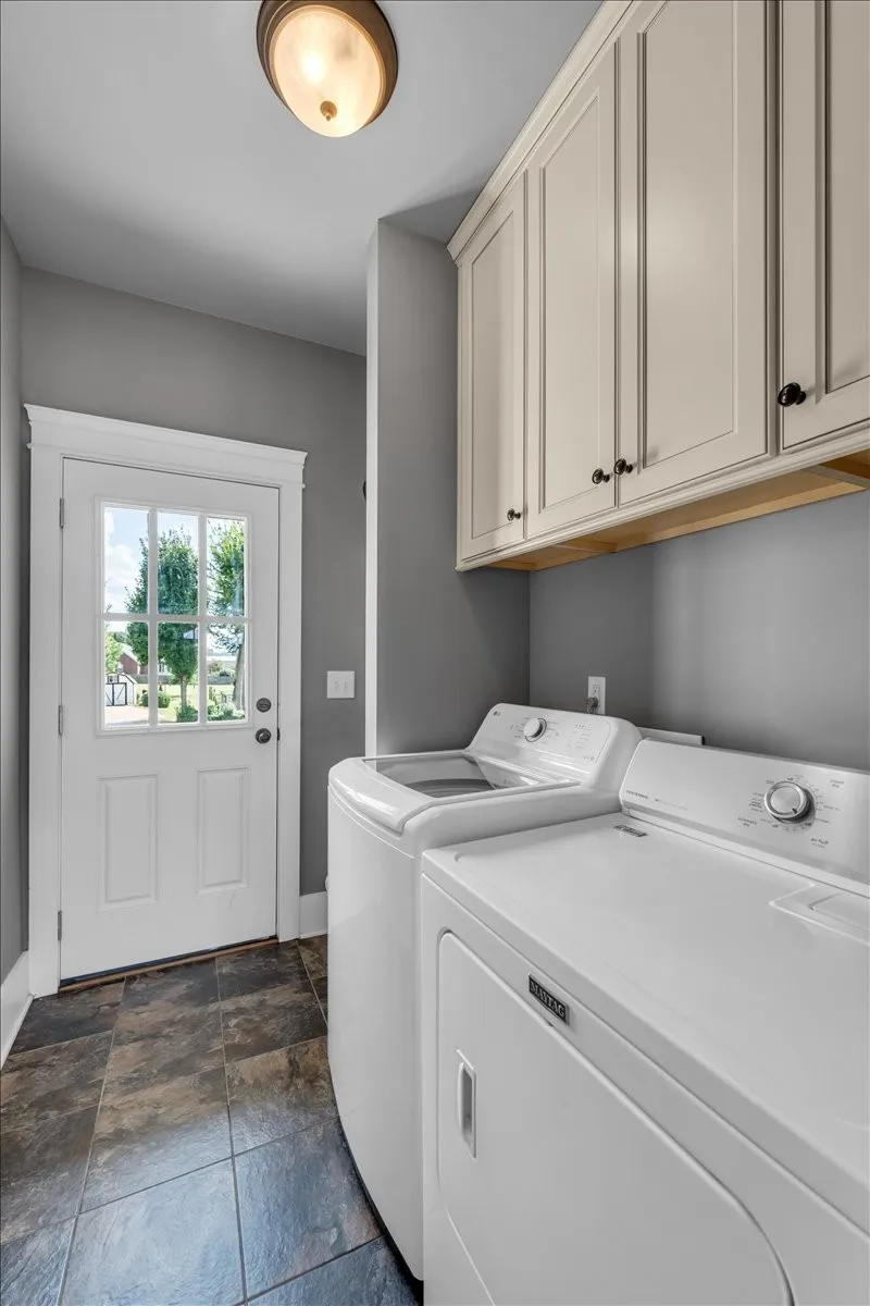 1201 Carters Creek Pike Columbia, TN 38401